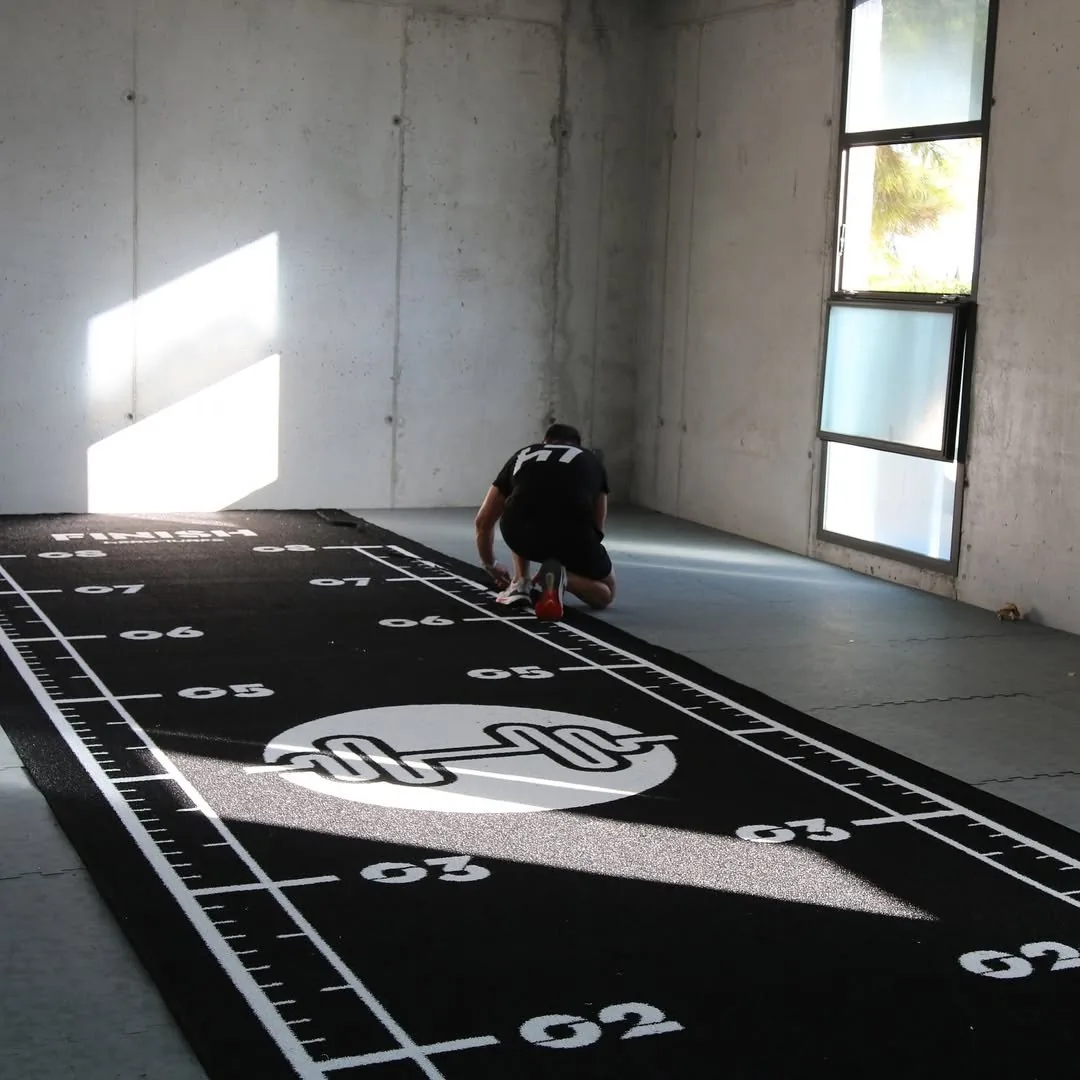 Training auf einem Heroturfs Schlitten Teppich