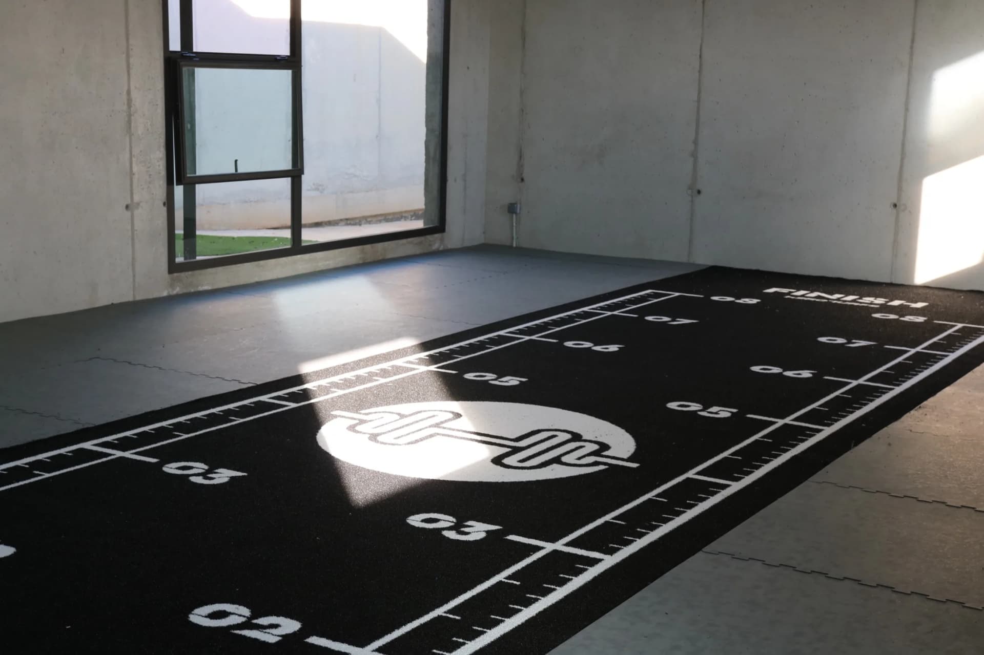 Heroturfs-Bahn geliefert und in einem Fitnessstudio ausgelegt
